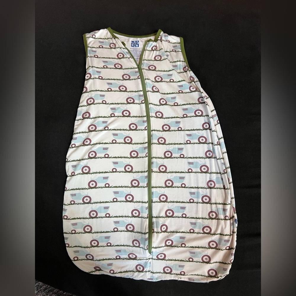 Brand new just washed. Lightweight Sleep Bag with 2 Way Zipper